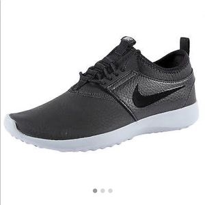 Nike Juvenate Premium Black running shoe